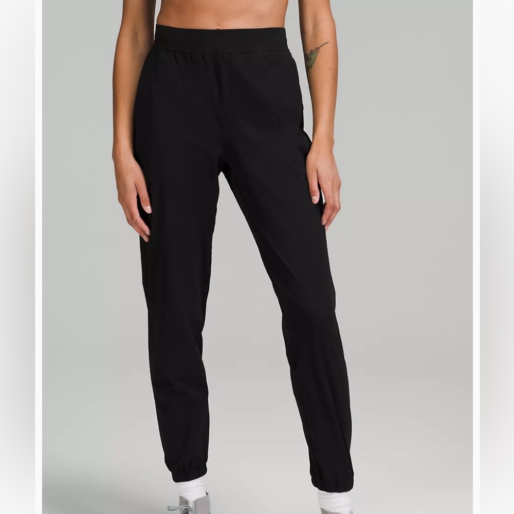 Lululemon black joggers